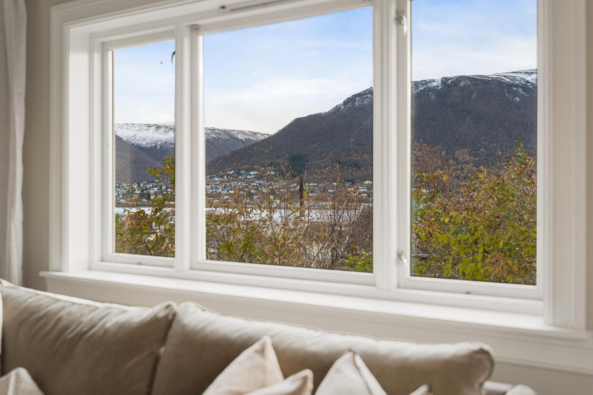 Historical Villa & Green Sanctuary In City Center Tromso Ngoại thất bức ảnh